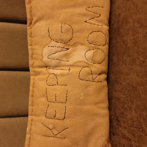 Accent pillow - Picture 3 of 3